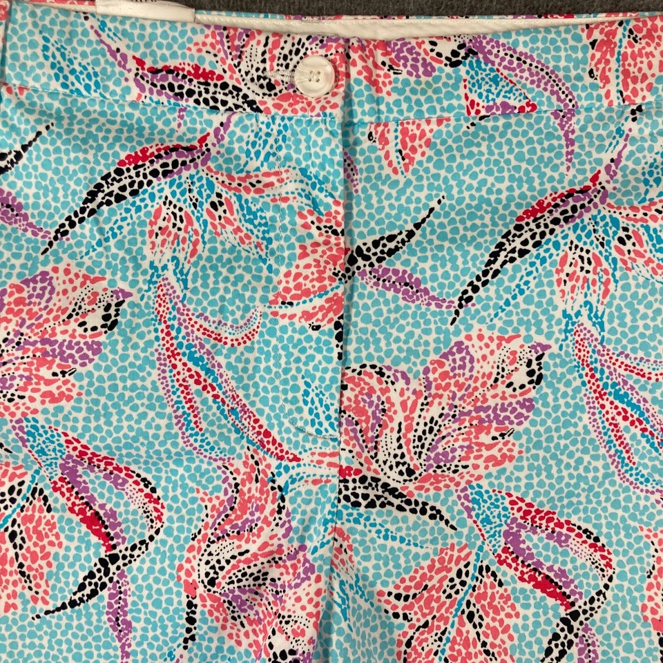 Pantalones cortos con estampado de peces Crown & Ivy para mujer talla 24W azul rosa Foto 2 de 4