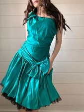 Stepping Out Teal One Shoulder 1980s Satin Mini Prom Dress With Tulle 