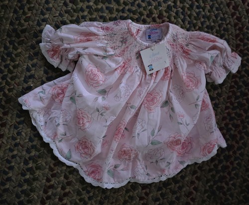 Süßes rosa Rüschenkleid von La Rose - Mädchen 12 Monate. Neu Mit Etikett
