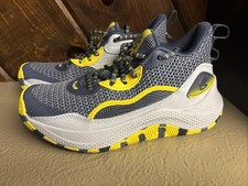 Under Armour Curry 3Z 24 Boy s Size 4Y New With Box Grey Navy Youth Yellow