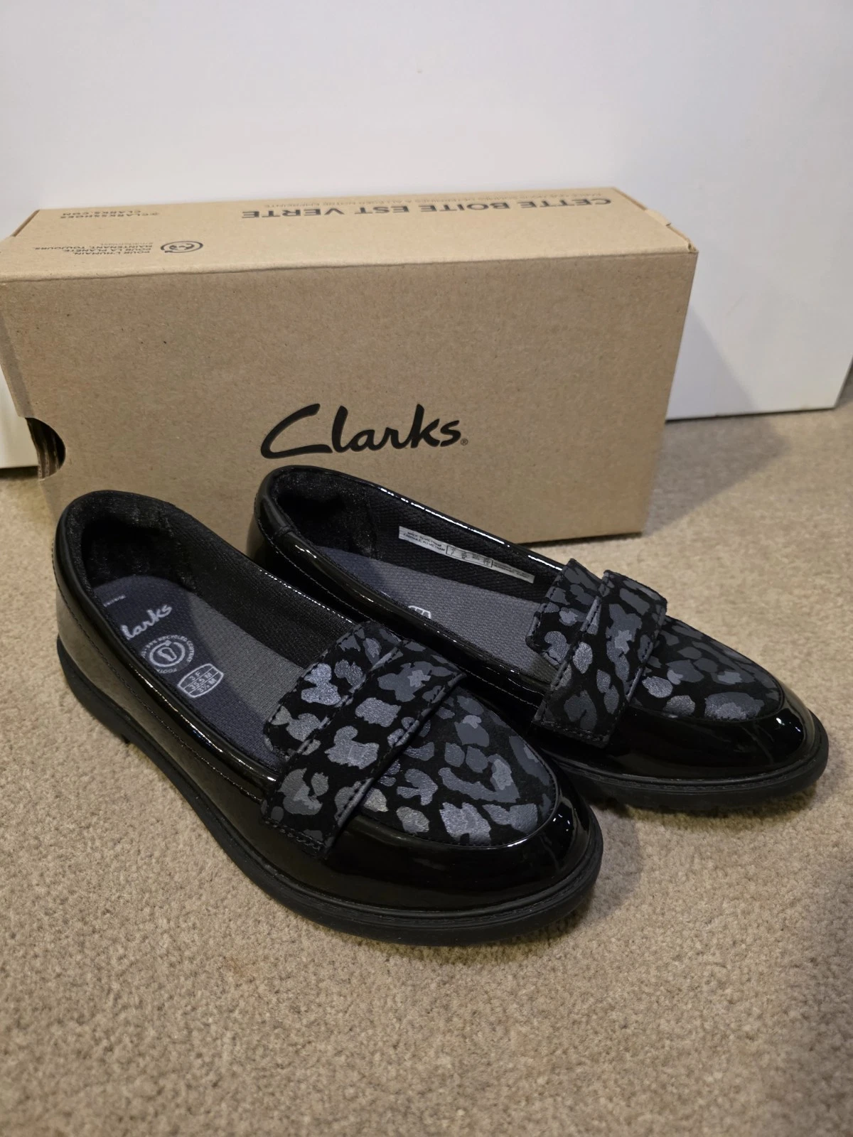Mocassino Clarks Scala Stride nero scarpa scuola slip on piatto indossato una volta TAGLIA UK 3