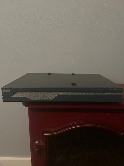 Lote de laboratorio de routers Cisco - 3 routers (1711, 1841, 881) - probado/restablecido de fábrica Foto 4 de 4