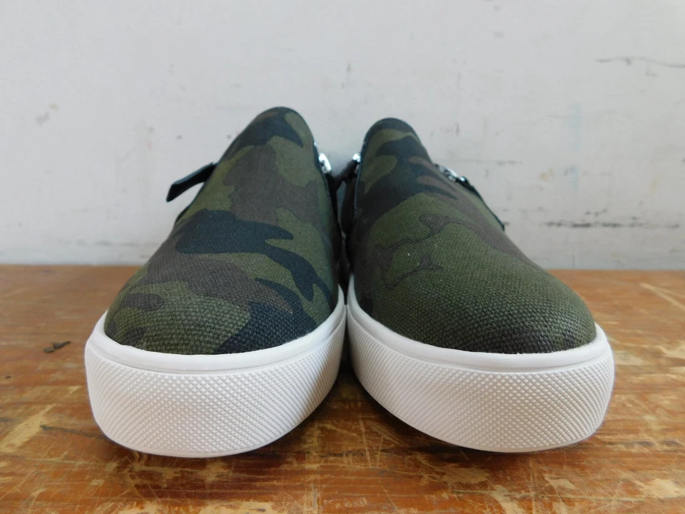 NUEVO Par de Zapatos Coro Camuflados Volátiles Niños Talla 3 Nuevos en Caja Foto 2 de 4