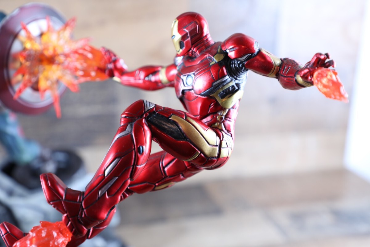 CAPTAIN AMERICA vs IRON MAN Premium Motion Statue Factory