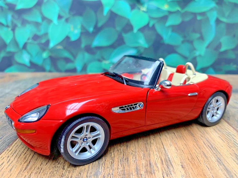 NEW IN BOX DIECAST CAR THE FRANKLIN MINT BMW Z8 Red 1:24 - Image 2 of 4