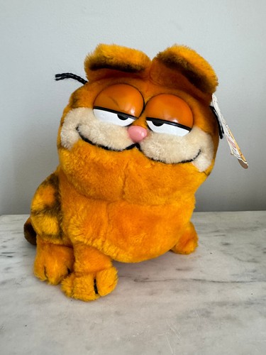 Vintage 9" Garfield The Cat Plush Stuffed Animal, 1981 Collectible - R. Dakin