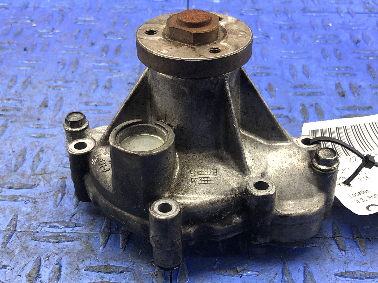 2006-2018 ASTON MARTIN VANTAGE V8 4.3L ENGINE COOLANT WATER PUMP 6G43-05-10083