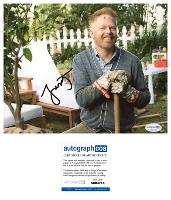 JESSE TYLER FERGUSON SIGNED MODERN FAMILY 8x10 PHOTO - ACOA COA