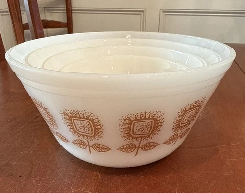 VTG Federal Oven Ware Nesting Mixing Bowl Set Of 4 Milk Glass Brown Sunflower 🌻