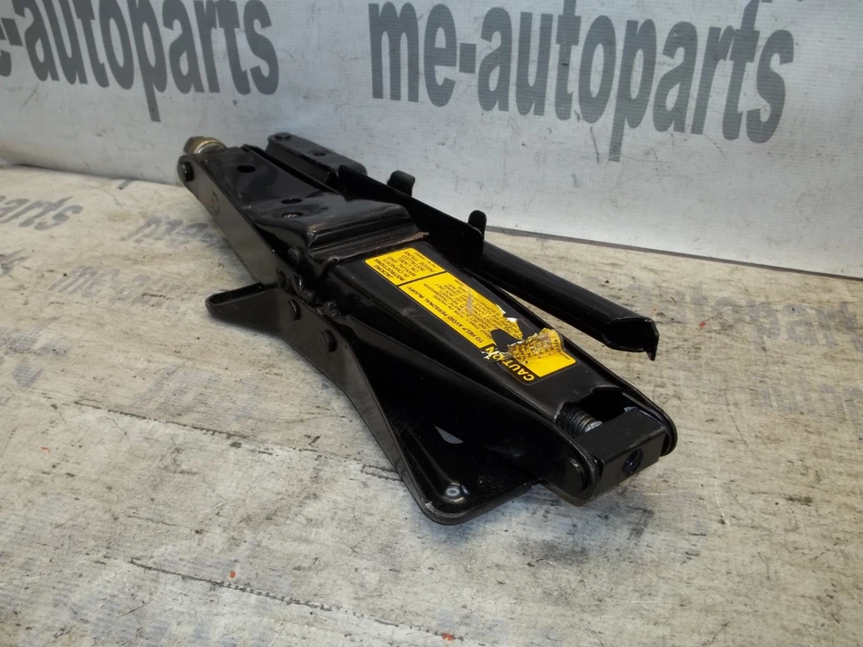 96-02 Cadillac Deville Seville Eldorado Jack & Tool Handle Kit Assy 25533185 - Image 3 of 4