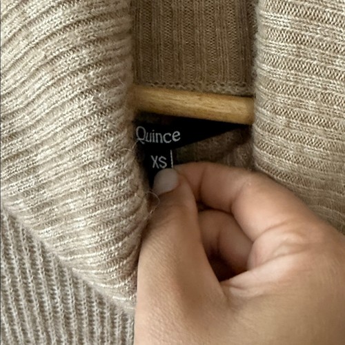 QUINCE Alpaca Wool Turtleneck. XS/S - Picture 6 of 10
