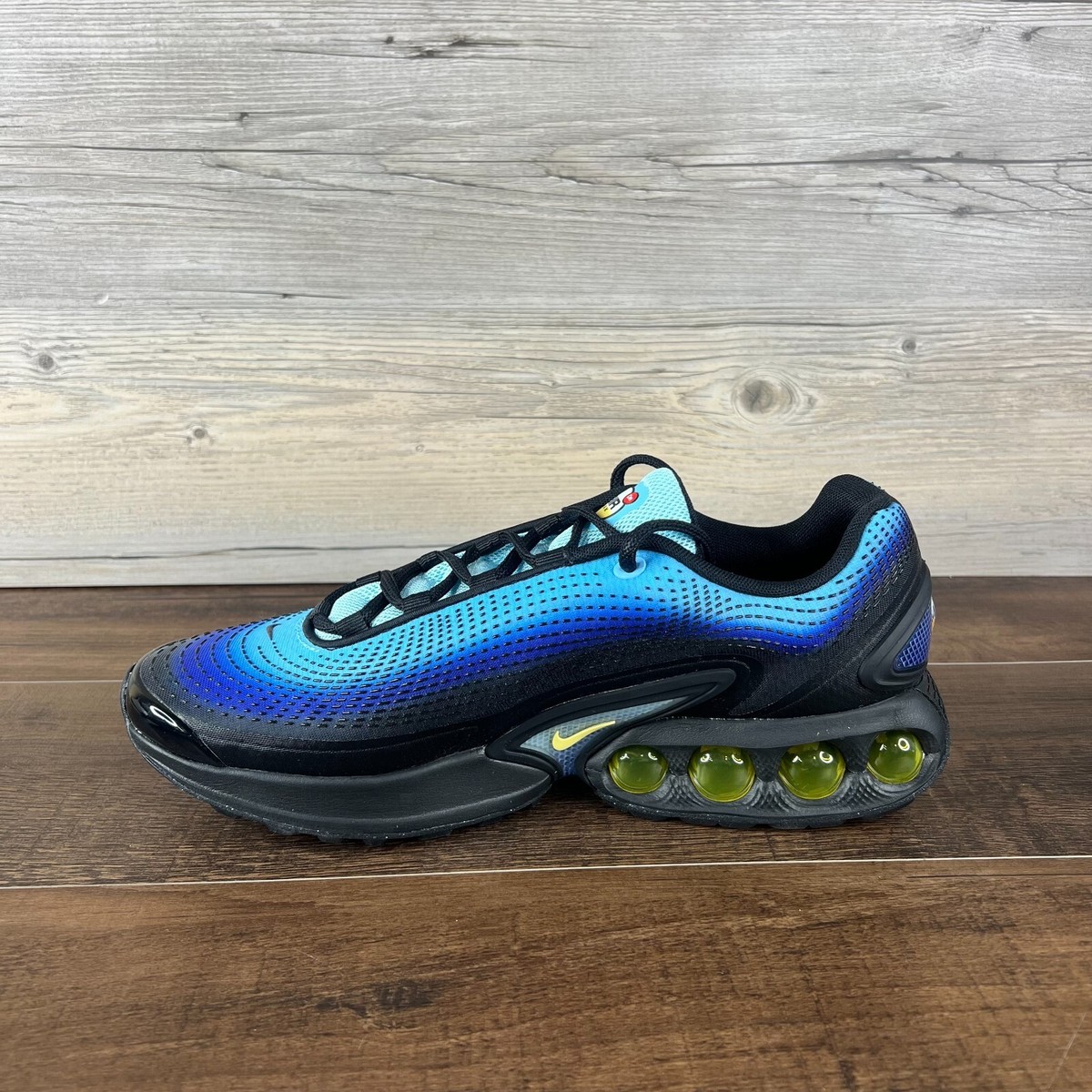 Nike Air Max DN SE Mens Size 10.5 Sky Blue Hyper Blue Black