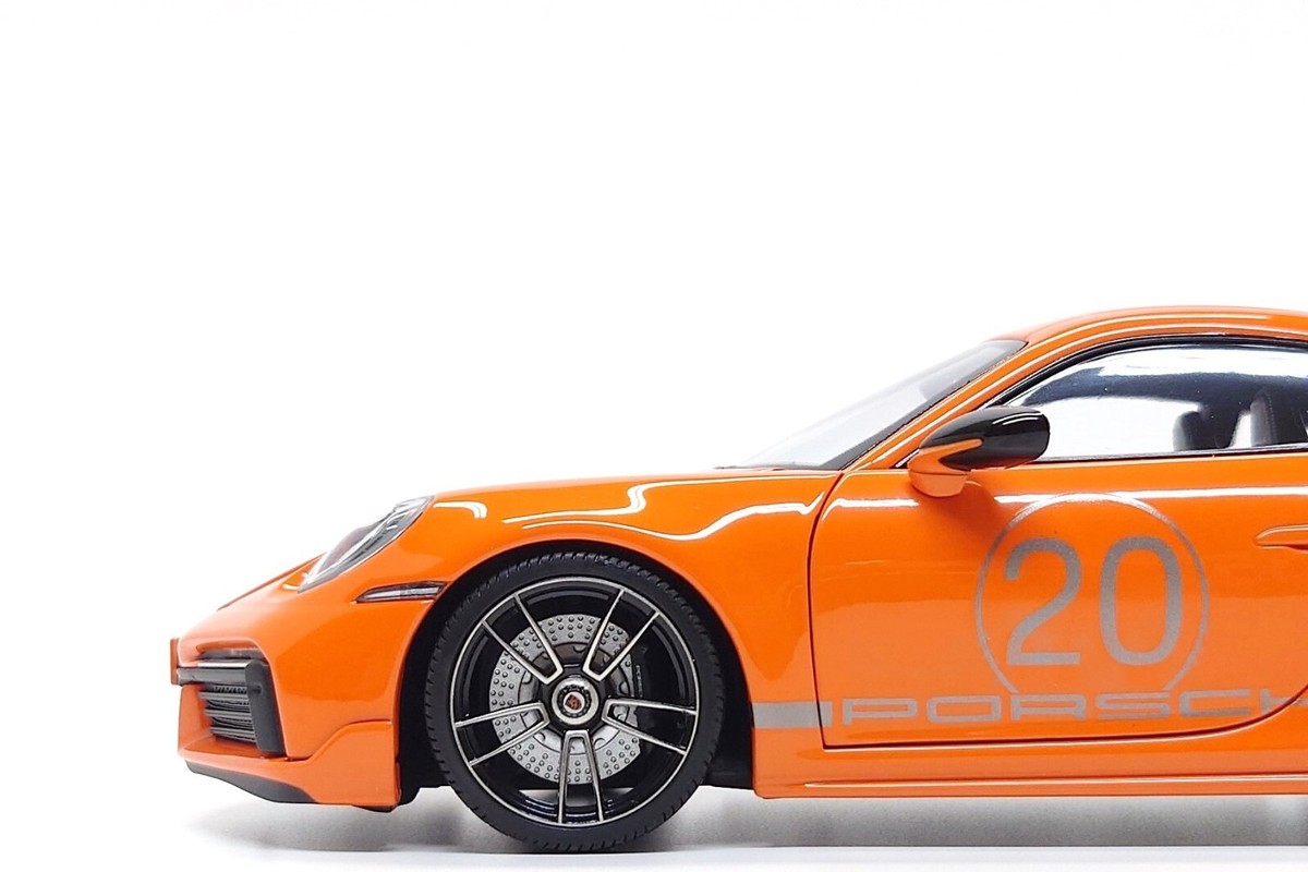 Minichamps 1:18 Porsche 911 Turbo S (992) 20 Years China