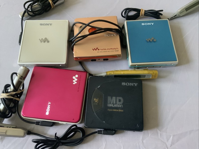 Lot of 5 Sony MiniDisc Portable Walkman Players (MZ-E707, E55, E620, E620, E630)