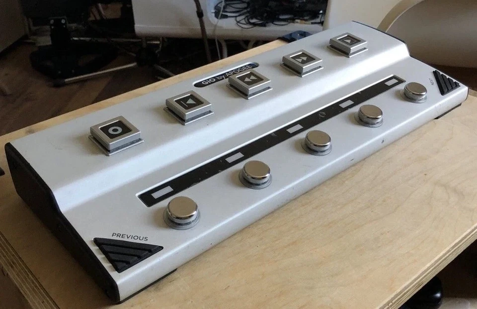 Apogee GiO Gitarren Audio Interface Footswitch - Bild 4 von 4