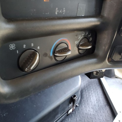 2008 GMC C5500 OEM 6.6L Under Dash Fuse Box - Picture 9 of 13
