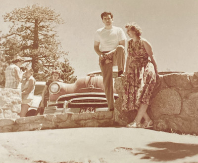 1954 Ladies & Man Holding Camera Car License Plate Travel Original Photo P20n10