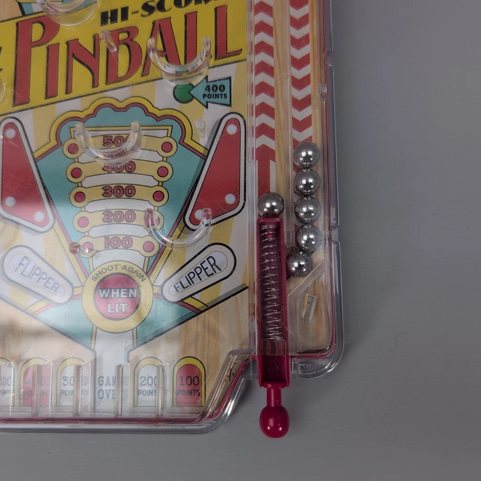 Schylling 高分弹球游戏(手持/锡)- 10 英寸旅行胸针球玩具 — 第 2/4 张图片