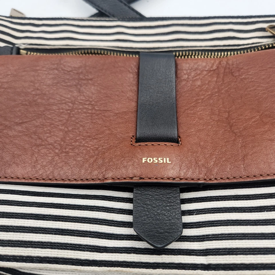 Bolso Bandolera Fossil Kinley Negro Blanco Rayas Lona Cuero Solapa Bolsillo Cartera Foto 4 de 4