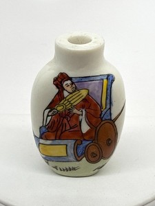 Vintage Asian Chinese porcelain Snuff Bottle hand painted signed