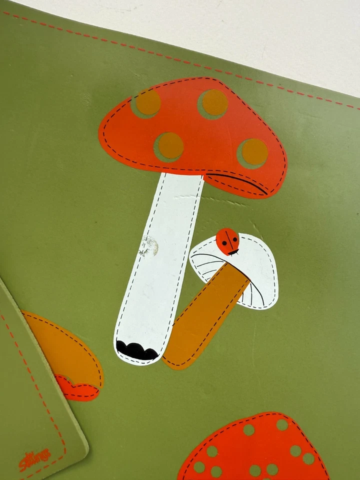 Conjunto retrô vintage década de 1970 COGUMELO de 2 tapetes de vinil grosso 11x17" verde abacate - Imagem 4 de 4