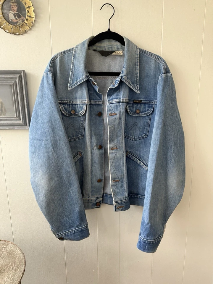 Jaqueta jeans vintage Wrangler anos 70 caminhoneiro índigo sanforizada EUA upcycled masculina M - Imagem 2 de 4