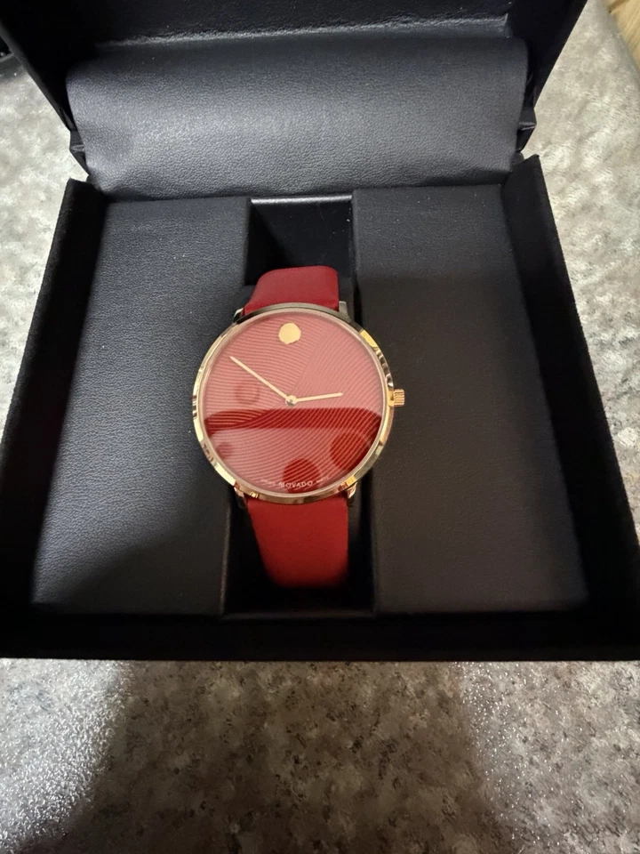 Reloj Movado - Usado 10 veces Foto 3 de 4