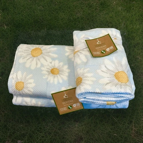 Deborah Connolly 4-Pc Set Light Blue W/White Daisies Bath Towels & Hand Towels - Picture 1 of 1