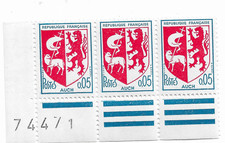 FRANCE YVERT 1468 AUCH – BANDE DE 3 – VARIÉTÉS MOUTON ET ÉTENDARD SUR 2 ET 3 EME