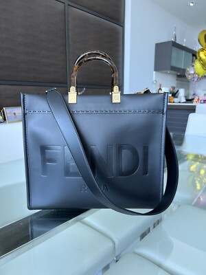 【FENDI】MEDIUM SUNSHINE SHOPPING BAG FENDI Sunshine Medium Embossed Leather Shopper Tote Bag