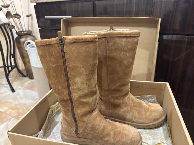 UGG Australia Boots Shoe Shearling Leather Women Suede Zip Metal Label Sz7