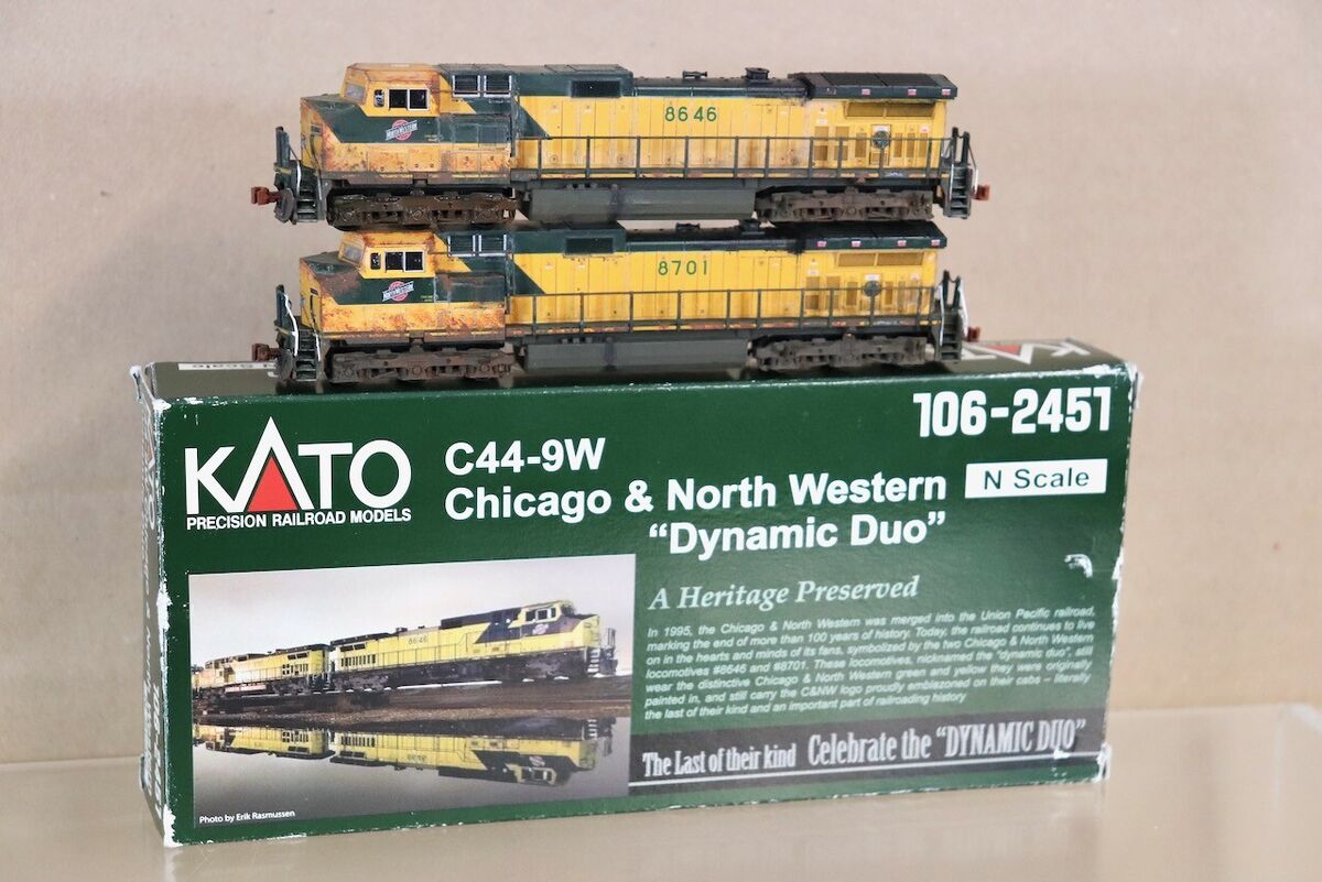 KATO 106-2451 WEATHERED C&NW DYNAMIC DUO C44-9W DIESEL LOCO KATO 106-2451 WEATHERED C&NW DYNAMIC DUO C44-9W DIESEL LOCO