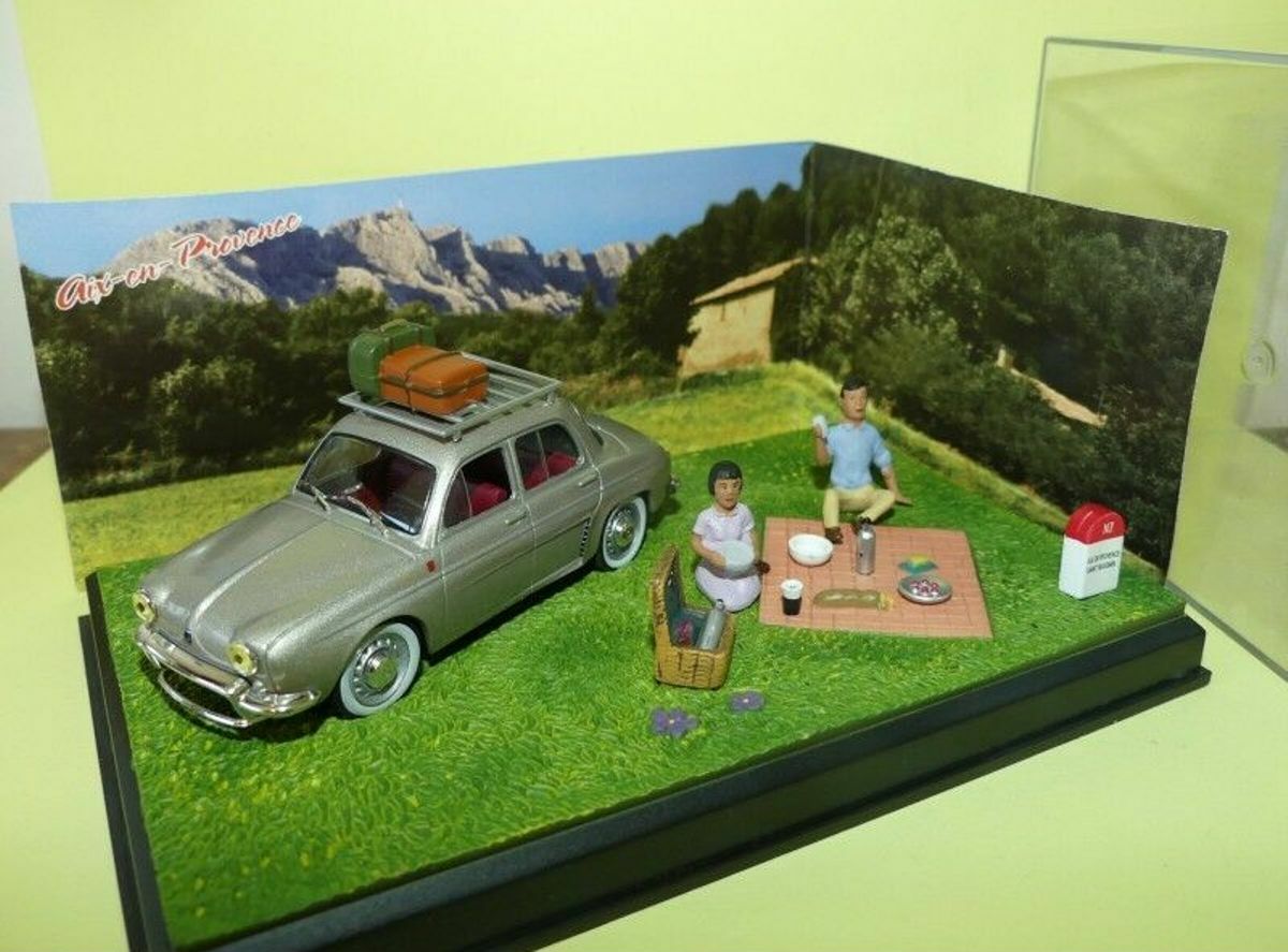 Diorama Renault Ondine RN7 souvenir des vacances vintage miniature IXO Altaya 1:43