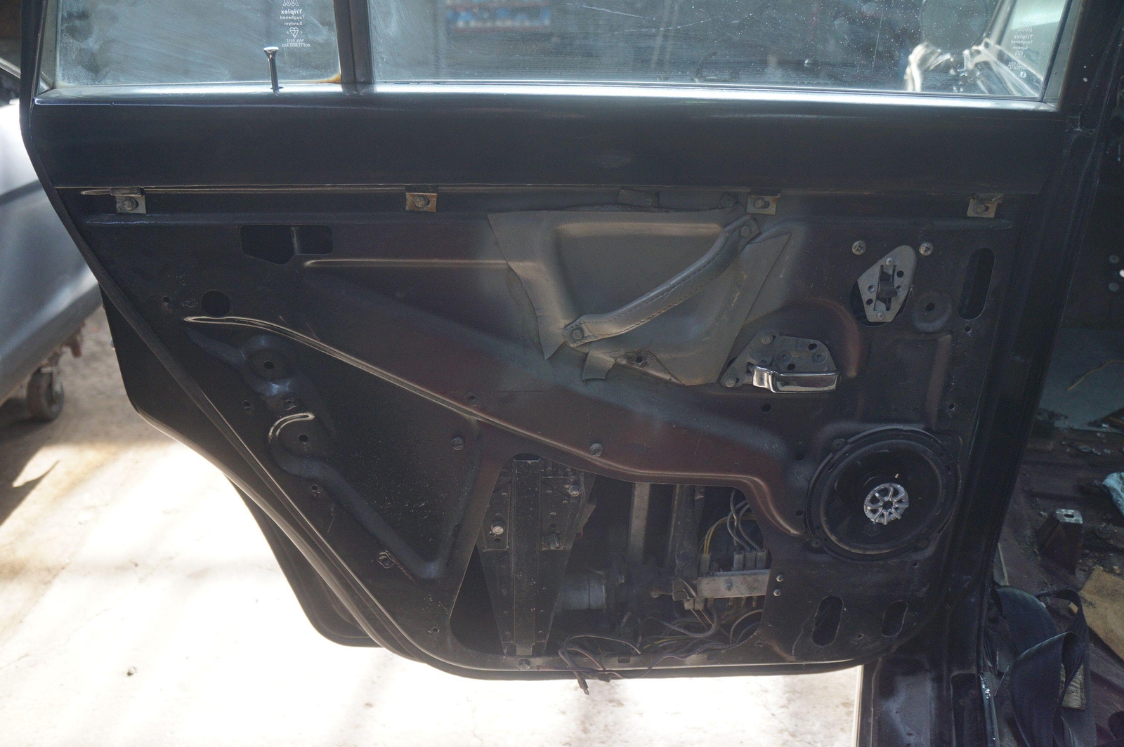 Rear Left Driver Door Assembly W/ Glass Black OEM Rolls Royce Silver Shadow 1973