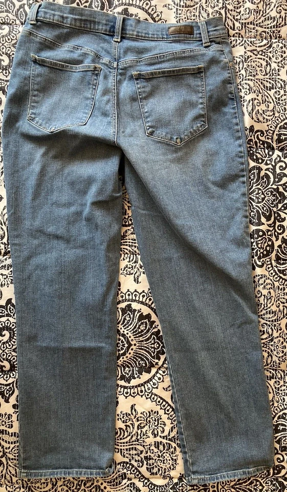 Pantalones de mezclilla Lee Classic Fit para mujer talla 12P pierna recta tiro medio lavado medio Foto 2 de 4
