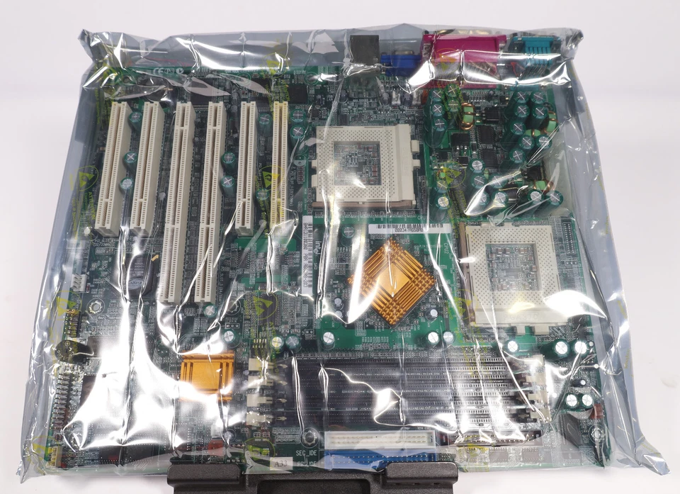 Intel SAI2 ATX Dual Socket 370 Motherboard A66889-203 - Full Accessories - Image 2 of 4
