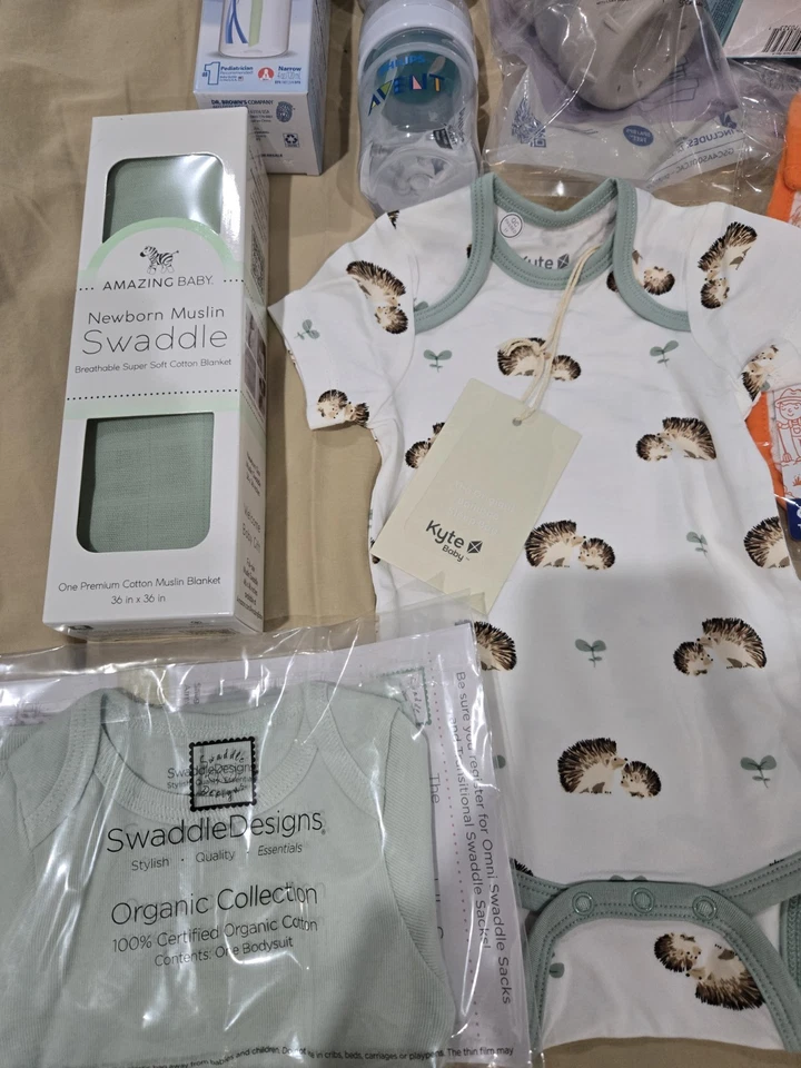 Lote de mamadeiras novas para bebês, chupeta, ternos orgânicos 3M, babador, swaddle, fraldas - Imagem 2 de 4