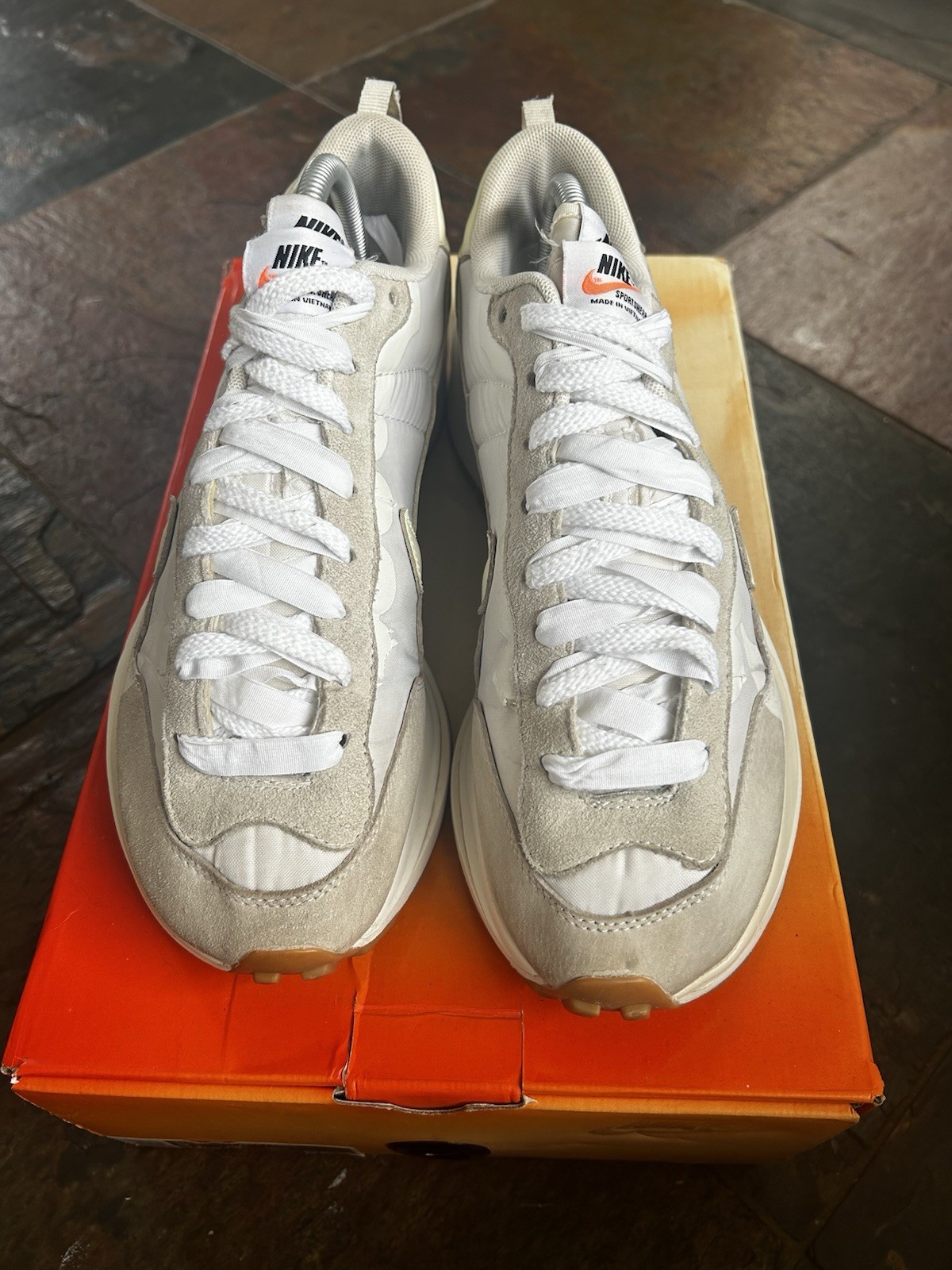 SACAI X NIKE Nike 'Sacai X Vaporwaffle Sail Gum' Regno Unito taglia 8