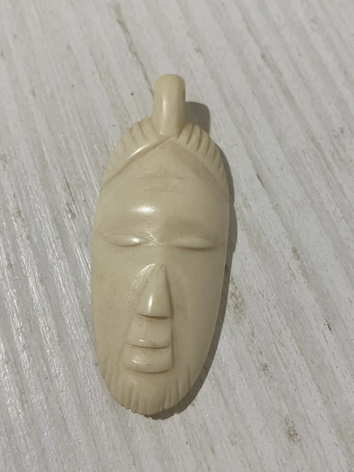 ciondolo pendente in osso intagliato a mano africano tribale - Immagine 2 di 4