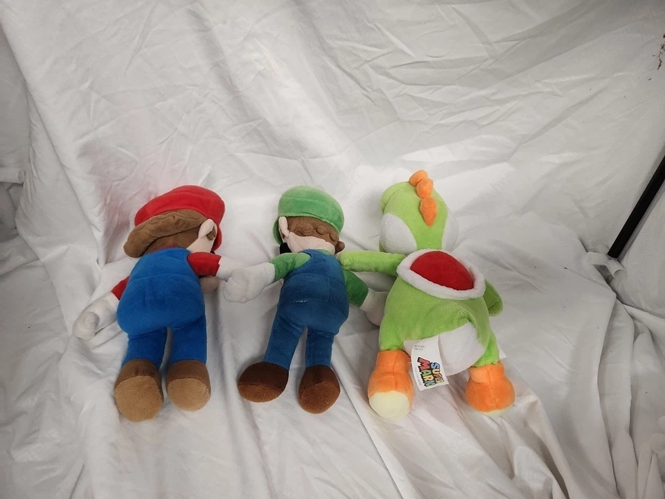 Nintendo Super Mario y Luigi 7.5" Set Peluche Y Yoshi 9" Foto 3 de 4