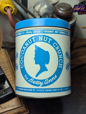 RARE Betty Anne COCOANUT NUT CRUNCH Tin w/ Lid VINTAGE Kwatnez Candy Co 1950s