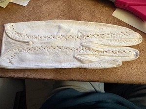 Vintage White Kid or Lamb Leather Dress Gloves Women's Sz 6.5 Embroidered Short