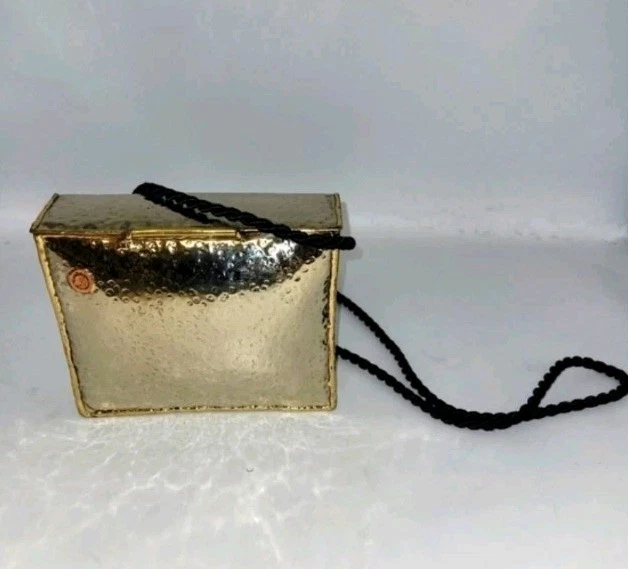Cartera pequeña vintage de metal cobre plata oro con correa de cuerda negra satinada Foto 2 de 4