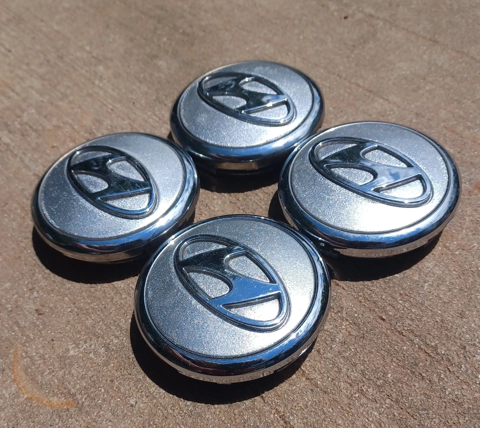 Juego de tapas centrales Hyundai Elantra (4 piezas) 2007-2010 parte# 52960-2H700 repintado Foto 2 de 3