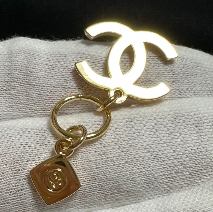 CHANEL/シャネル　関係者限定⭐️2024年ホリデーギフト 2024年 チャネル限定ホリデーラッピングの魅力を探る
