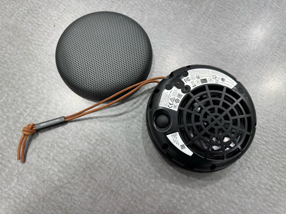 Bang & Olufsen Beosound A1 (2nd Generation) SEE PICTURES/NOT