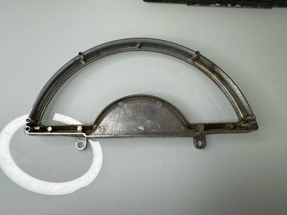 1958-1962 Chevrolet Corvette C1 estojo e moldura de velocímetro fabricante de equipamento original - Imagem 4 de 4