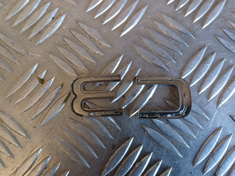 Autocollant Adhésif Monogramme hayon coffre arrière " C3 " - CITROEN C3 III (3) - Photo 2/2