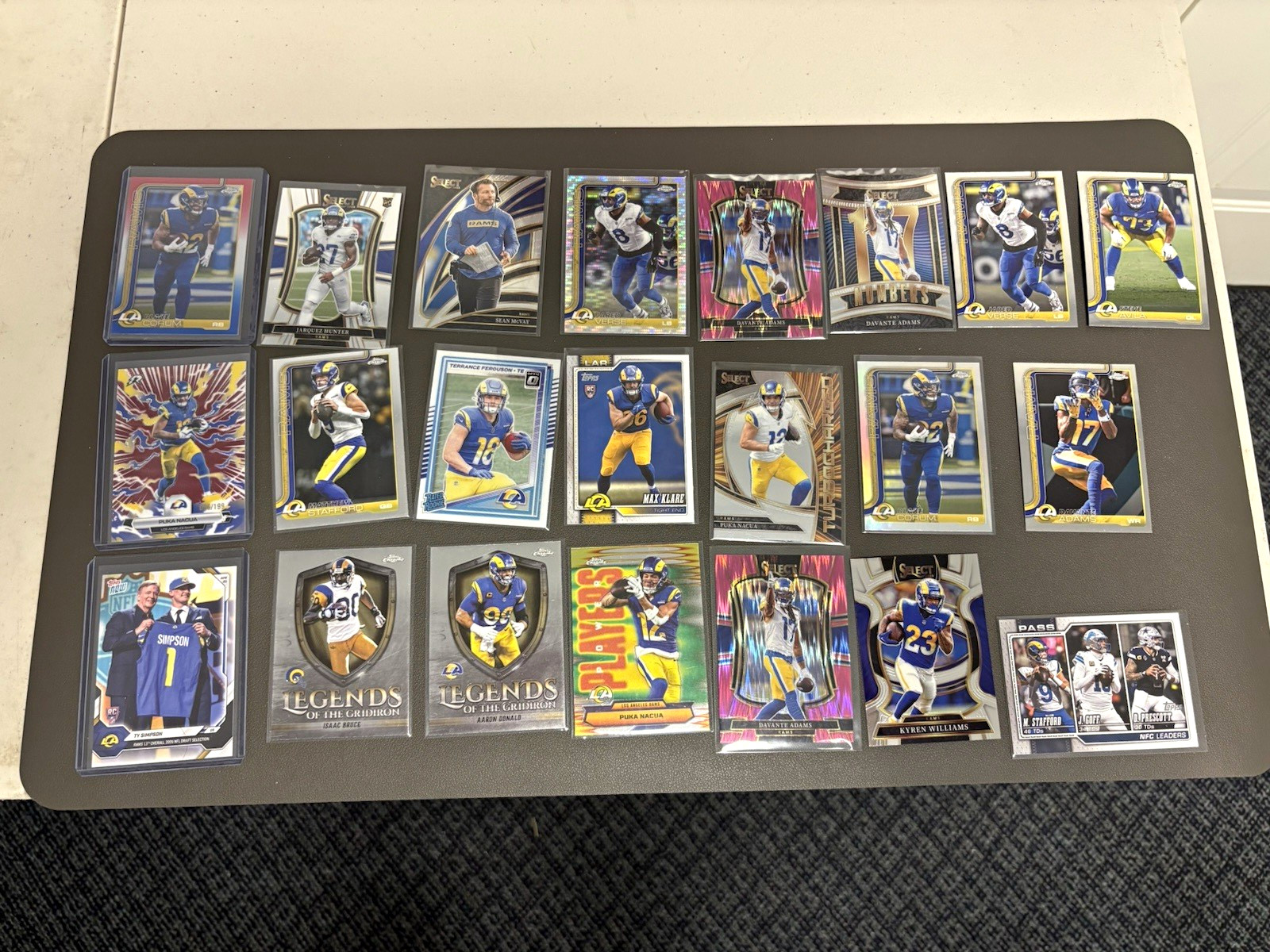 Los Angeles Rams 22 card lot including Blake Corum refractor