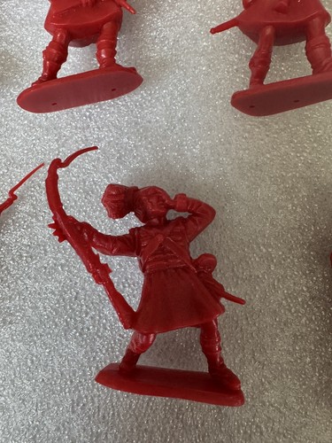 Timpo Recasts Highland Command Set in red - 54mm unpainted plastic toy soldiers - Picture 3 of 9
